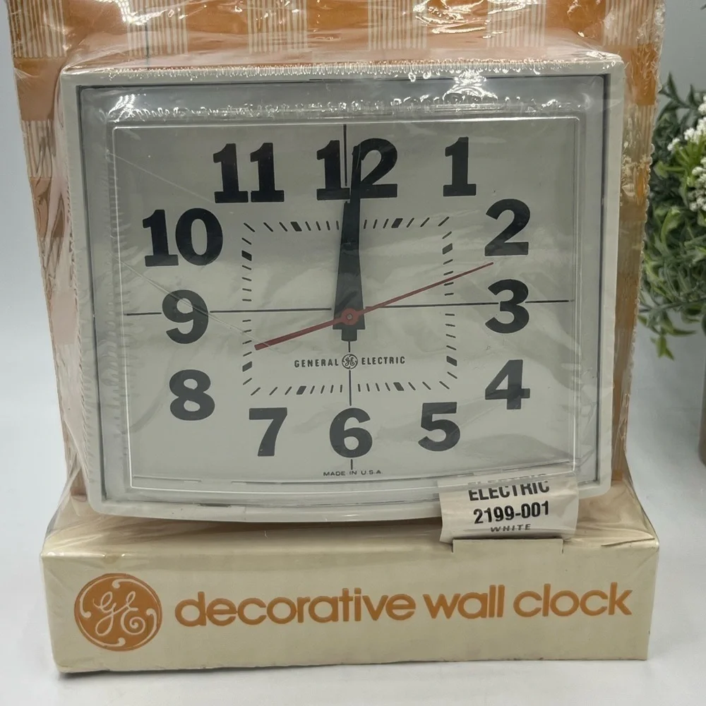 GE Vintage 1960's Model 2199, White Wall Clock Plastic in original packaging